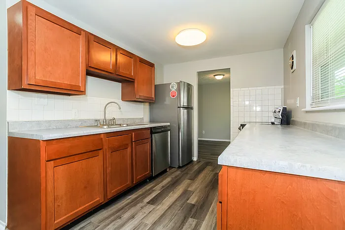 4 bed, 2.0 bath, 1323 sqft, $1,895 — Photo 4