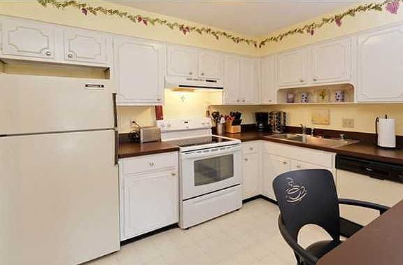 2nd image of 1935 Gardiner Ln APT J141