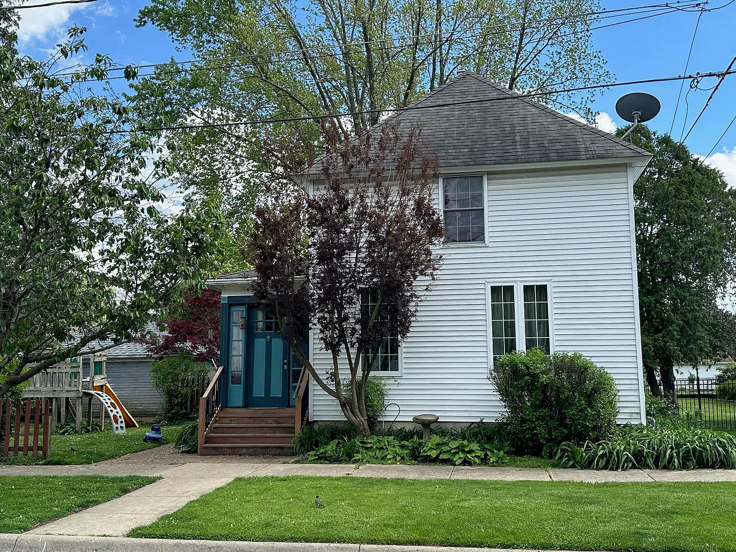 613 Washburn St photo 1