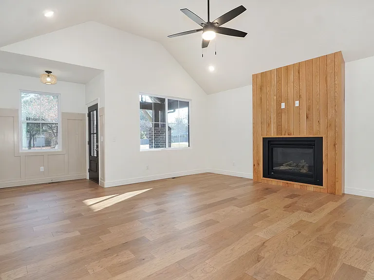 1111 S National Ave — Photo 17