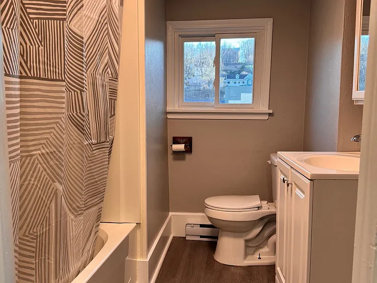 565 Montgomery St #A — Photo 13
