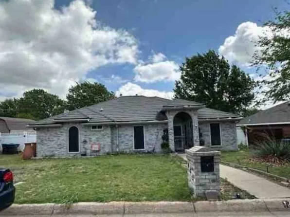 445 Dove Ln, Fort Worth, TX 76108