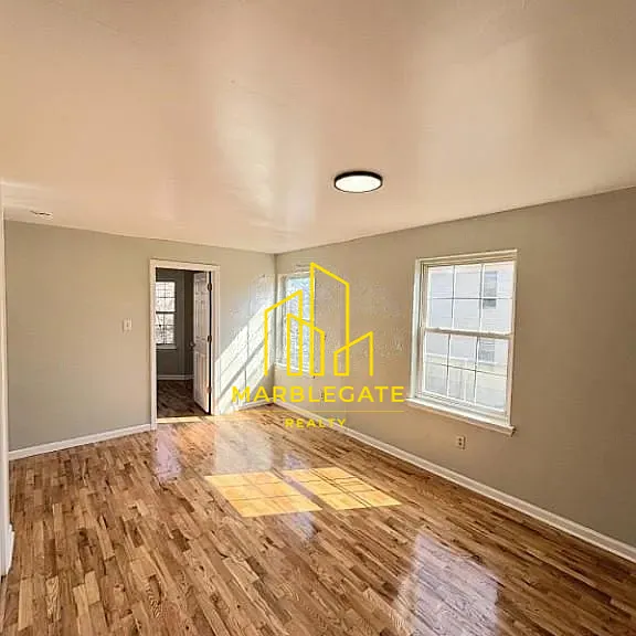 289-291 S 7th St #22 — Photo 3