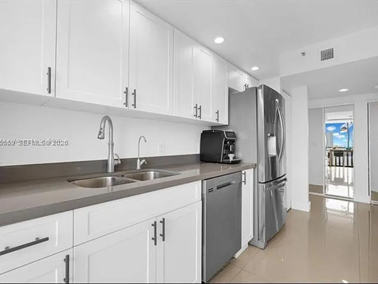 1000 W Island Blvd #2508 — Photo 39