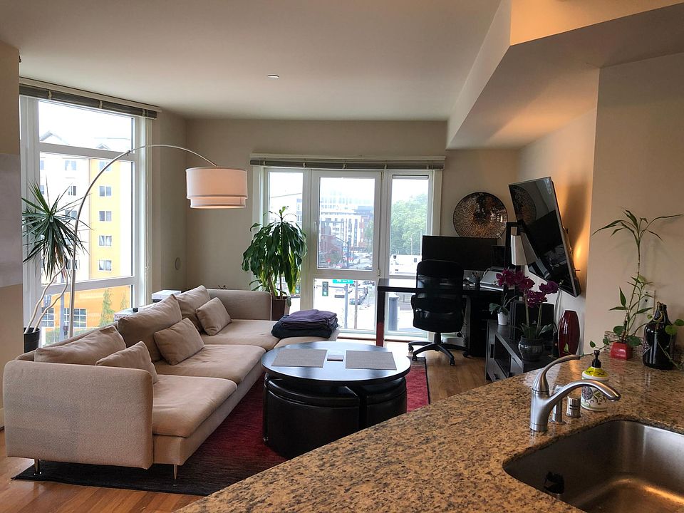 1st image of 699 John St Unit 402