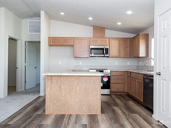 5th image of 867 E Casacde