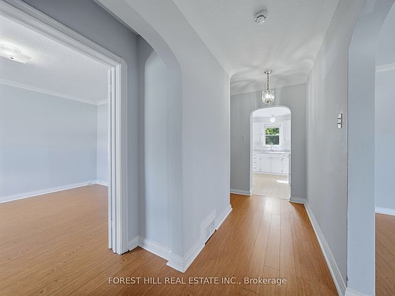 5th image of 147 Viewmount Ave