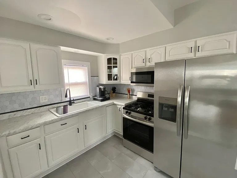 4110 Sheffield Ave — Photo 5