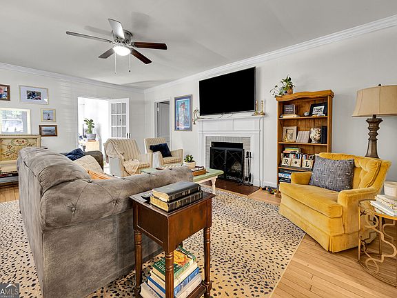 3rd image of 906 Eatonton St