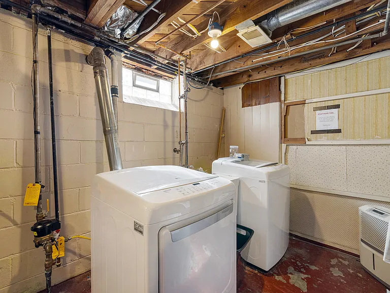 2399 Bacon Ave — Photo 45