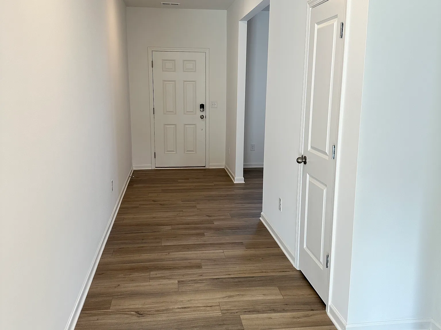 4 bed, 3.5 bath, 2540 sqft, $2,895 — Photo 4