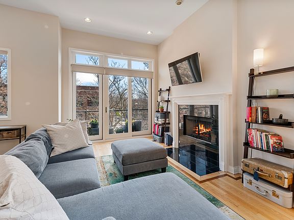 2nd image of 832 N Washtenaw Ave #3