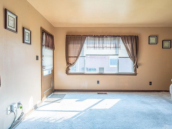 4th image of 2721 Colonial Ave