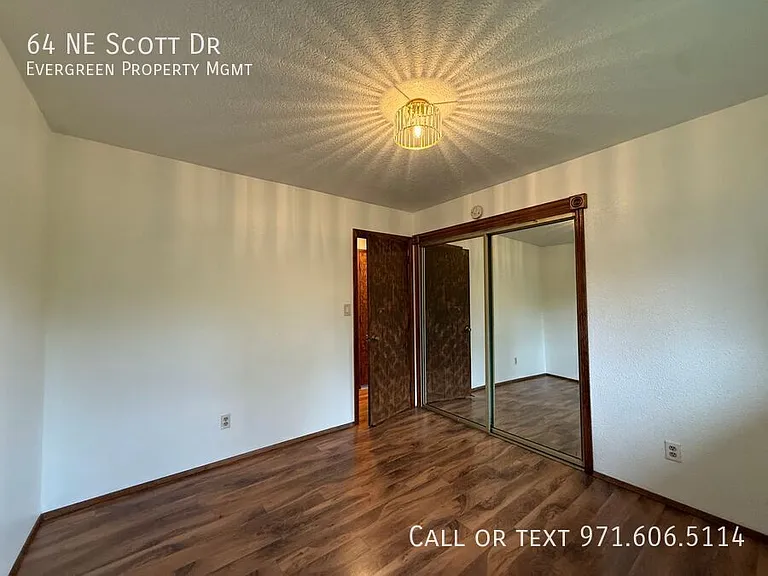 64 NE Scott Dr — Photo 25