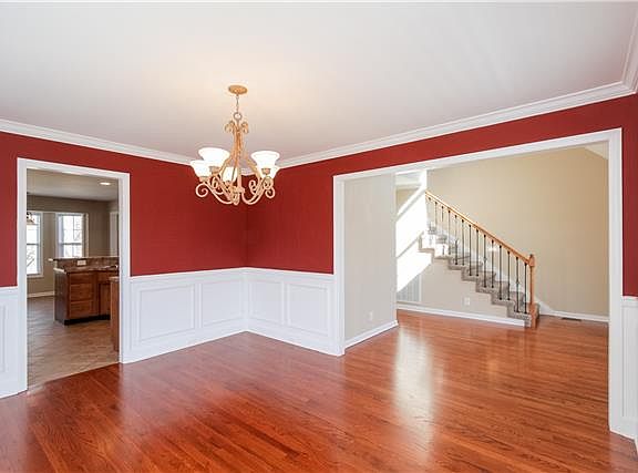 5th image of 1371 Tannahill Way