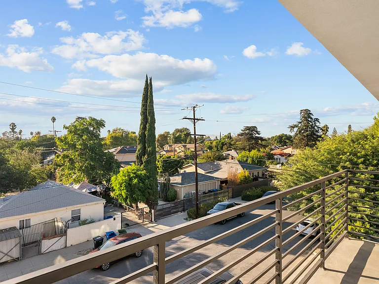 13853 Victory Blvd #208 — Photo 9
