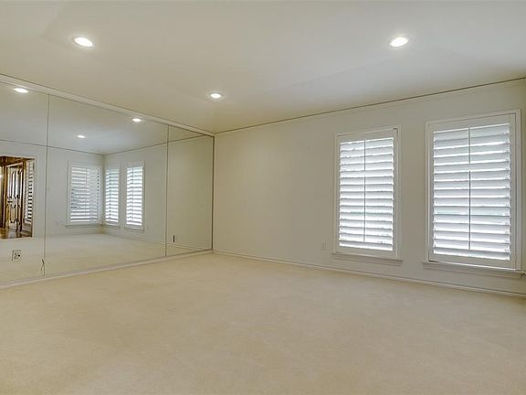 3rd image of 5708 Club Oaks Dr