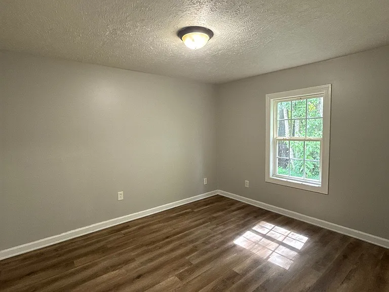 929 Scott St — Photo 6