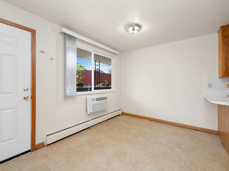 2523 N Garfield Ave — Photo 5
