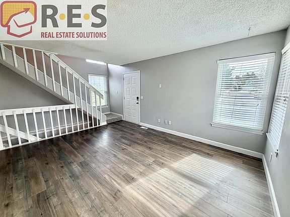 4th image of 652 Longfellow Ln