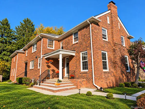 276 Lewiston Rd, Grosse Pointe Farms, MI 48236