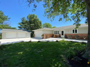 8200 Prairie School Rd, Williamsville, IL 62693