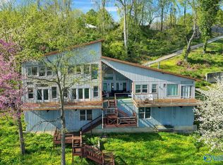 909 Pine Island Point, Scottsboro, AL 35769