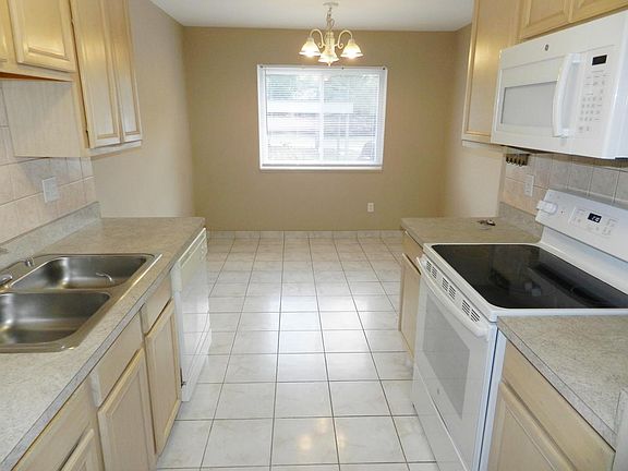 5th image of 25930 Franklin Pointe Dr #1