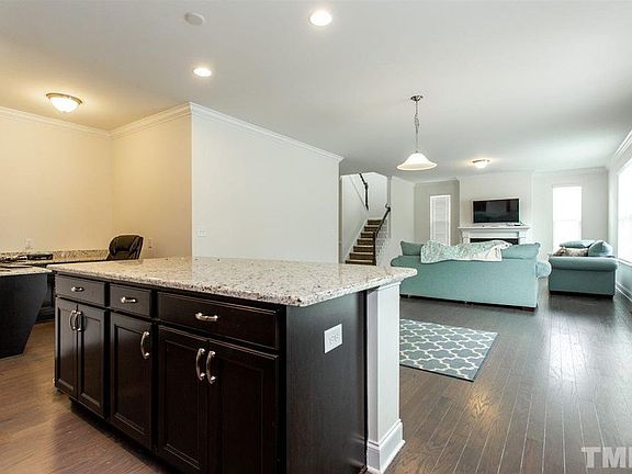 5th image of 613 Prince Dr