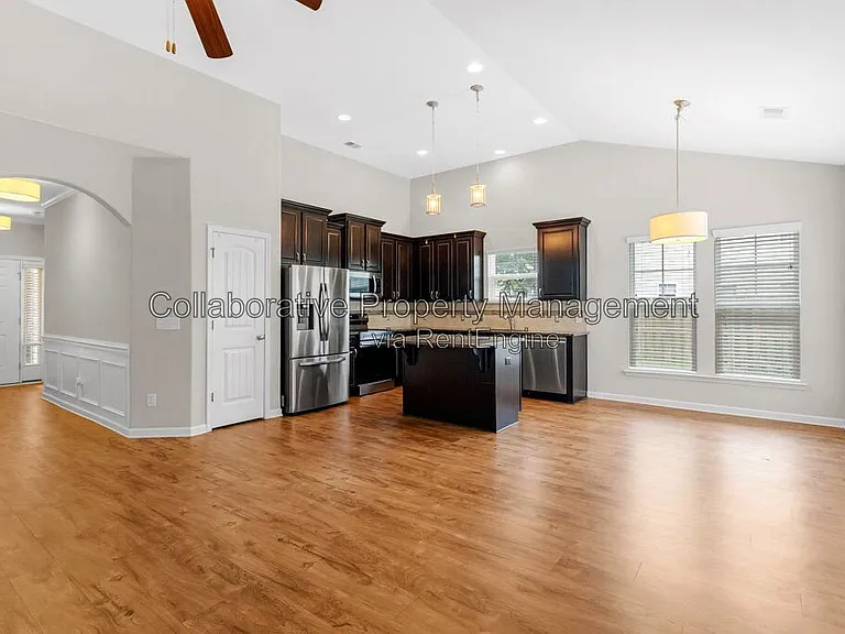 105 Richmond Walk Dr — Photo 3