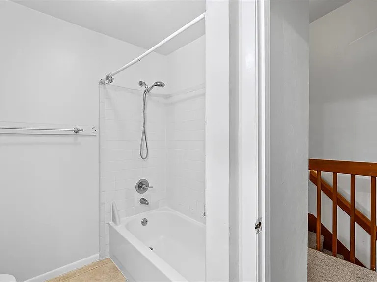 2219 SW 39th Way — Photo 9