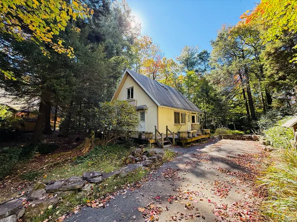 2110 Kinglet Ln, Tobyhanna, PA 18466