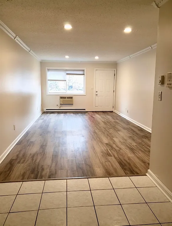 2 bed, 1.0 bath, 924 sqft, $2,100 — Photo 2