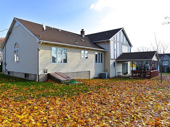 5th image of 207 N Harker Ave