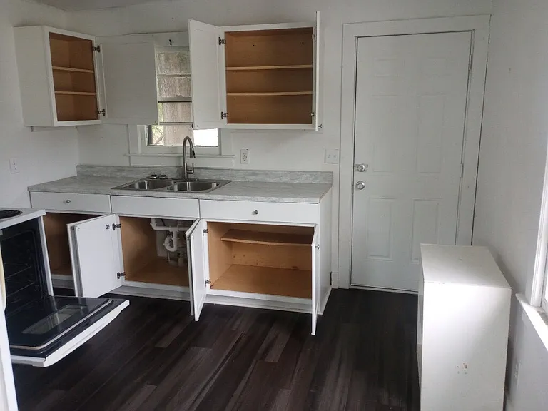 111B N Bell St — Photo 4