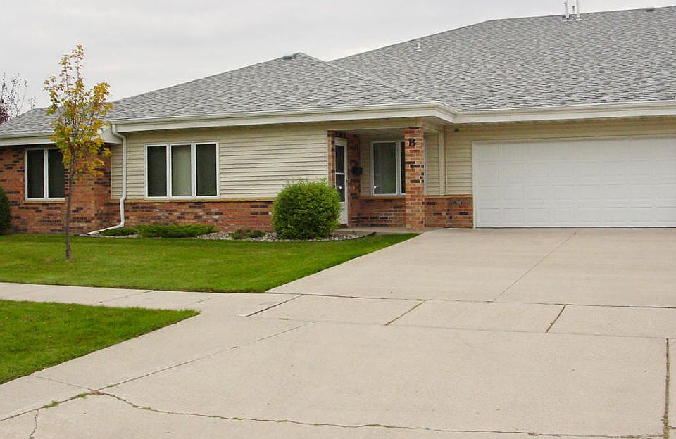 1st image of 2049B 26th Ave S