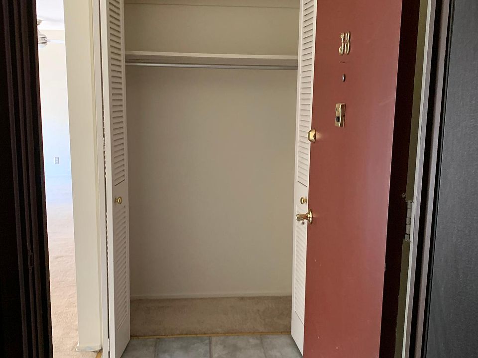 Entrance & Coat Closet