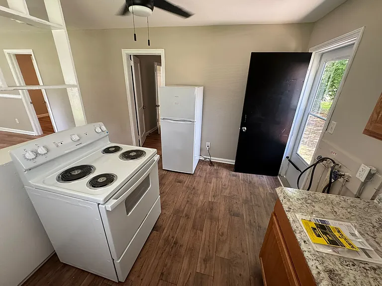 1073 Haywood Rd — Photo 2