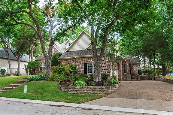 3rd image of 2708 Woodstream Ln