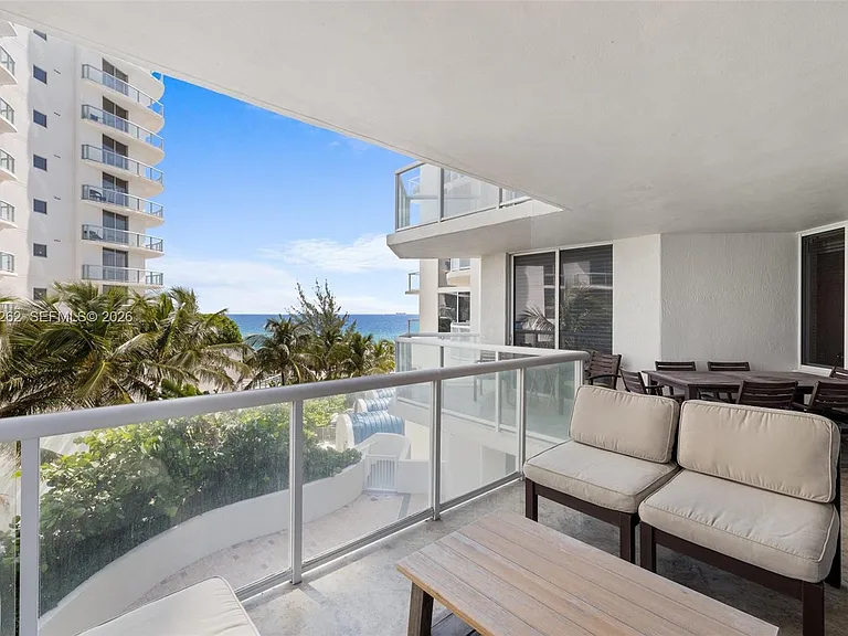 18671 Collins Ave #404 — Photo 4