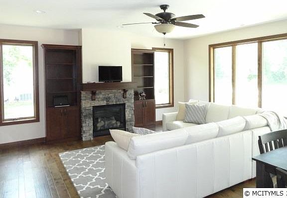 3rd image of 408 River Bend Dr