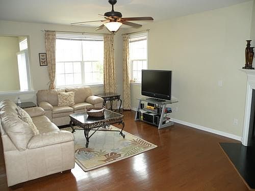 4th image of 604 Prairie Meadows Ct