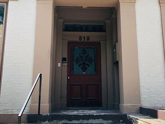 3rd image of 519 Greenup St APT C