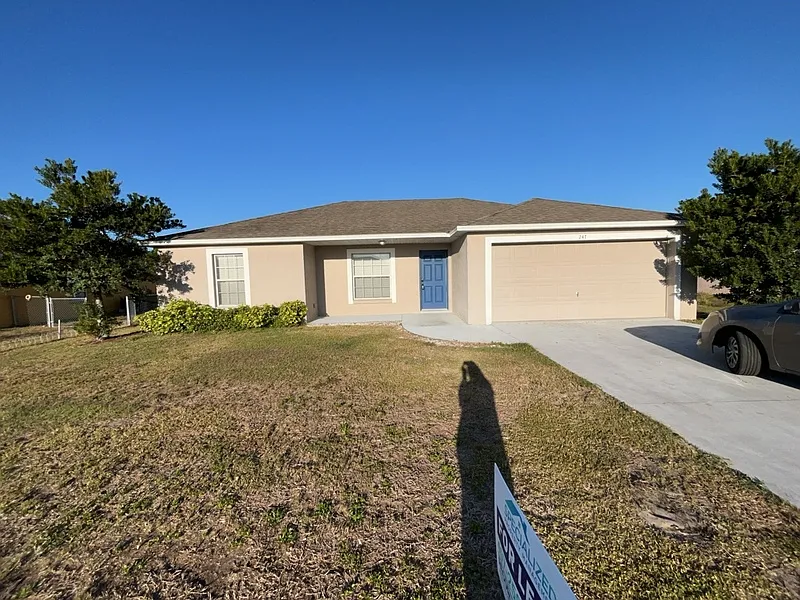 3 bed, 2.0 bath, 1357 sqft, $1,750 — Photo 1
