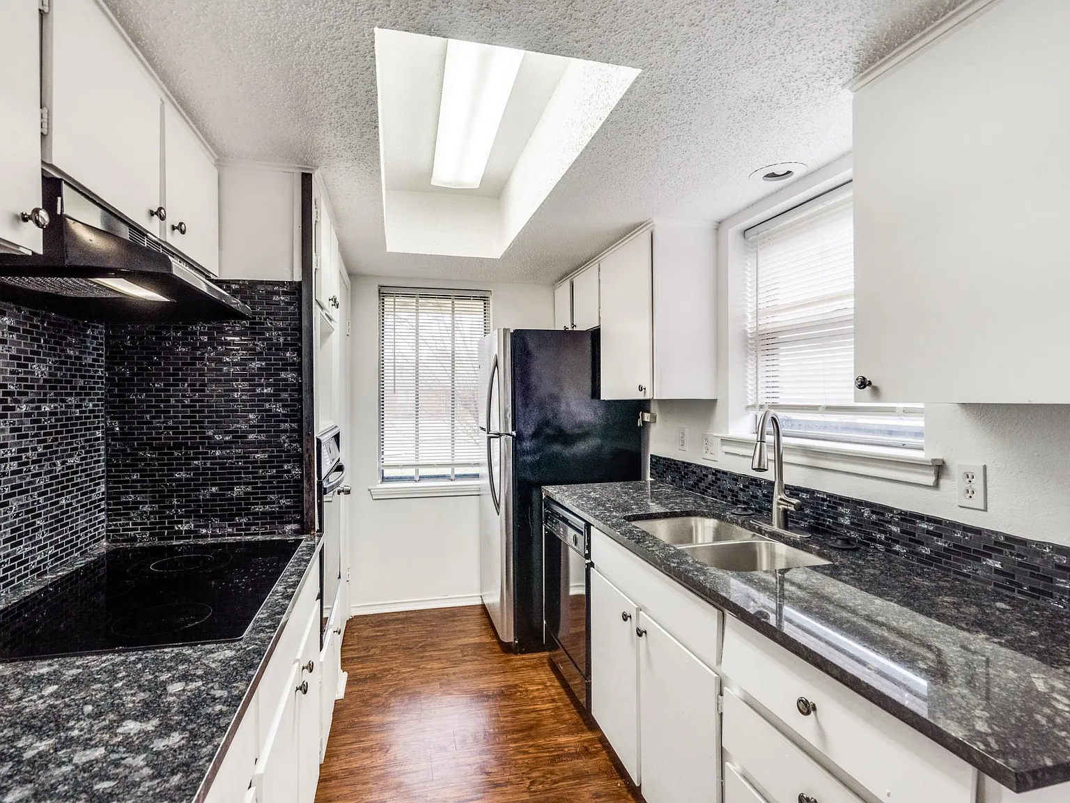 3 bed, 1300 sqft, $1,825 — Photo 4