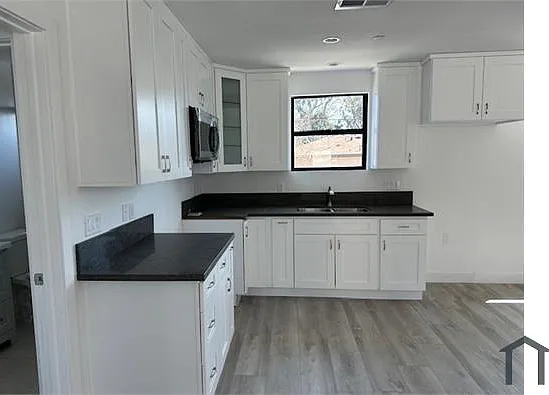 11420 Oxnard St #26 — Photo 7