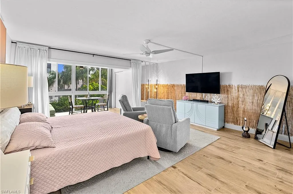 377 Vanderbilt Beach Rd — Photo 2