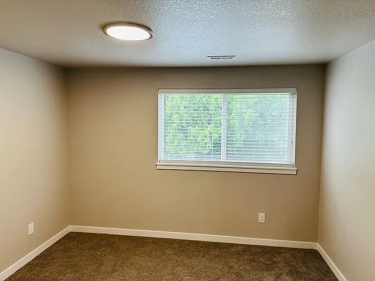 710 SE 135th Ct — Photo 17