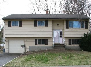 19 Princeton Dr, Middlesex, NJ 08846