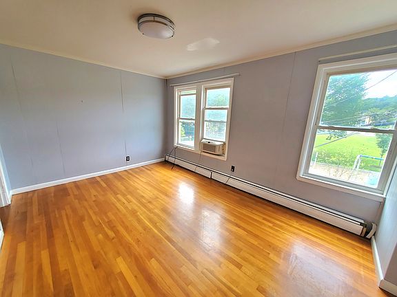 2nd image of 9 High Street Pl APT 2